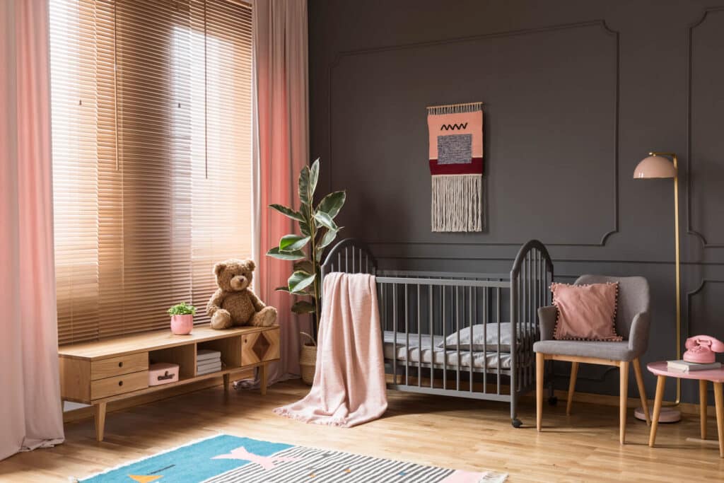 chambre d'enfant rose et grise