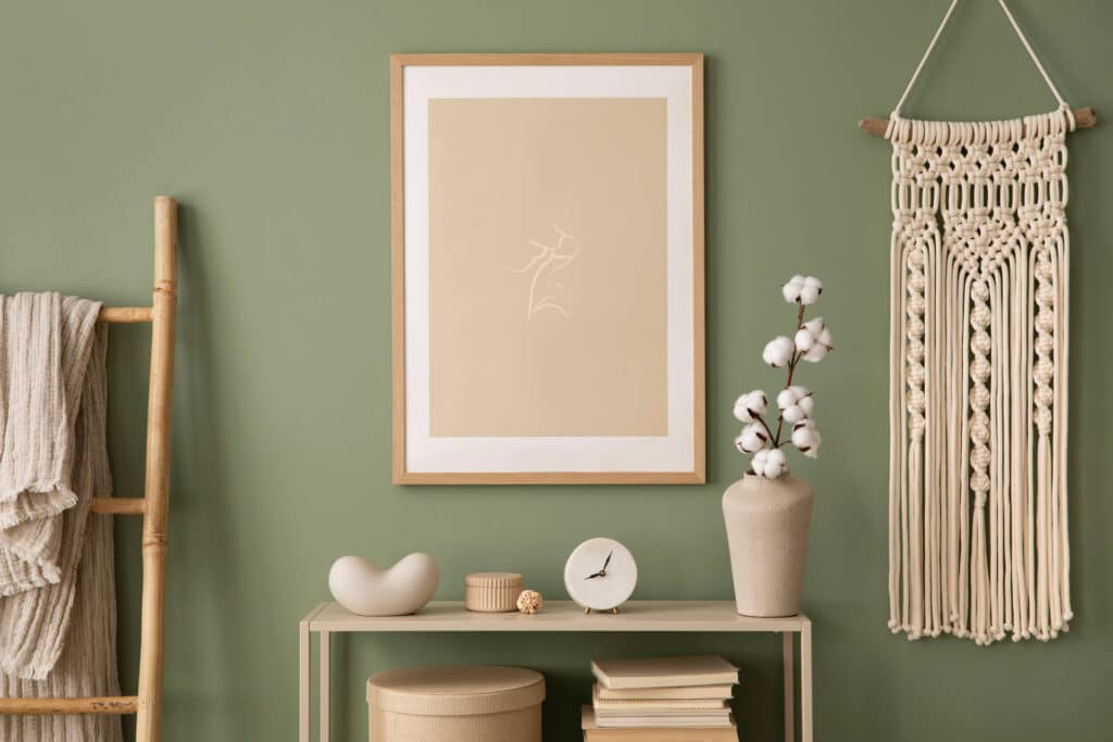 mur kaki avec des décorations intérieures design